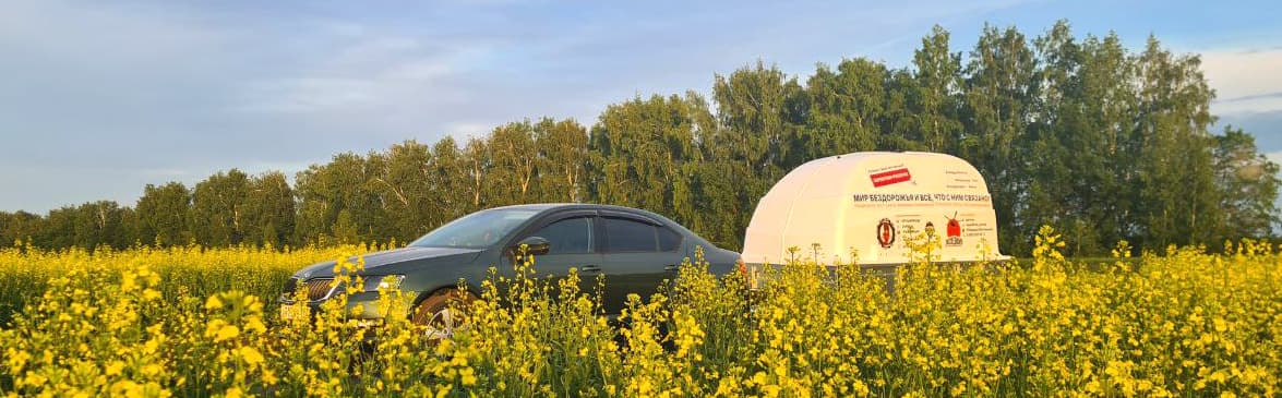 Квадроблогер Михаил Магвайер тестирует прицеп «Экспедиция» с крышкой